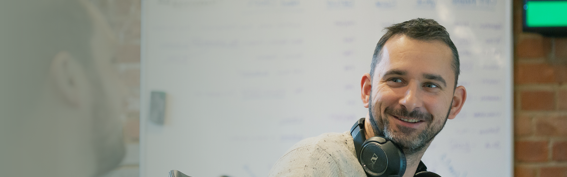 hyve-sector-header-agency-desktop-3